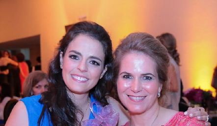  Cristina Andere con su futura suegra Marisa Romero.