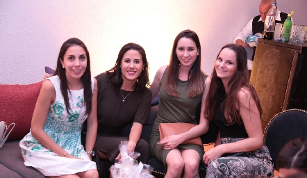  Daniela Paredes, Daniela Cruz, Marcela Santisteban y Albane.