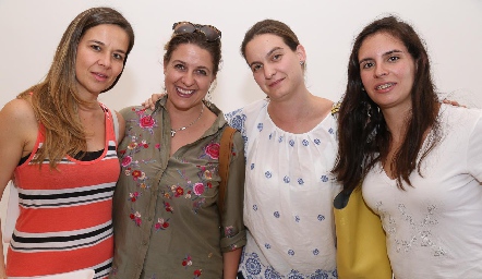  Marcela Torres, Lilian Abud, Hanni Abud y Daniela de la Fuente.