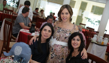  Daniela Tobías, Natalia Muñoz y Alejandra Rodríguez.