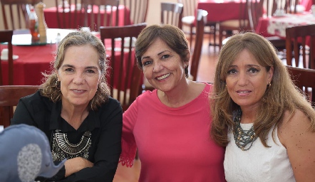  Claudia Neumann, Genoveva Flores y Araceli Foyo.