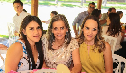 Lupita Hernández, Moni Portillo y Yuya González.