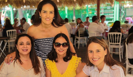  Rocío López, Geraldina, Paty Vallejo y Prisca Navia.