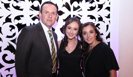  Sofía Rentería, Princesa del Deportivo con sus papás Luis Rentería y Mayra Hampshire.