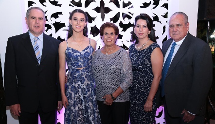  Rodolfo Treviño, Rebeca Treviño, Lupita Hernández de Treviño, Rebeca Castillo de Treviño y Rodolfo Treviño.