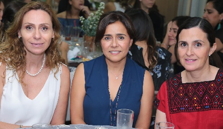  Mónica de Garfias, Laura Acosta y Amelia Toledo.