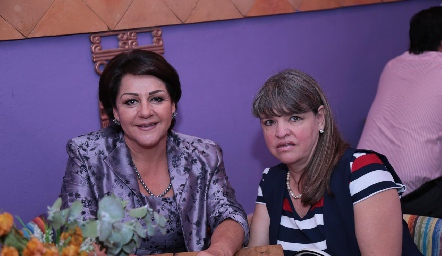 Hilda Chávez y Ofelia Valle.