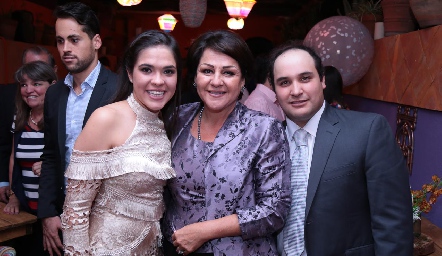 July Valle, Hilda Chávez y Mauricio Suárez.