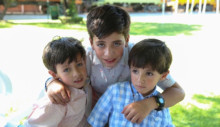  Carlos, Sebastián y Guillermo.