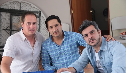  Héctor Zarzosa, Juan Carlos Enríquez y José Luis Estrada.