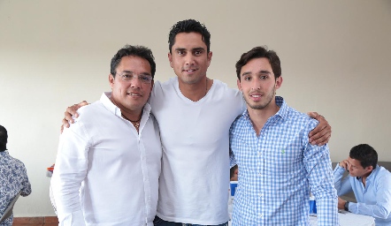  Gerardo con su suegro y cuñado, Tony y José Ascanio.