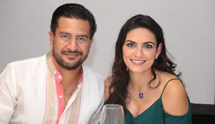  Alejandro Mendoza y Karla Cabrera.