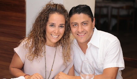  Berenice Castillero y Armando Briseño.