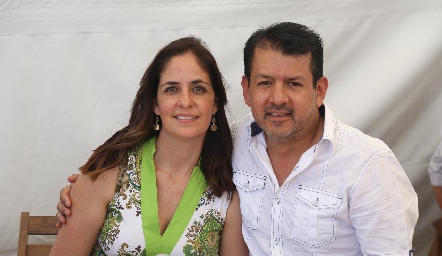  Paola Soto y Obed Gutiérrez.