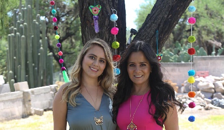  Melissa Pérez y Sindhya Gutiérrez.