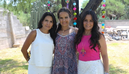  Carla Gutiérrez, Roxana Gutiérrez y Sindhya Gutiérrez.