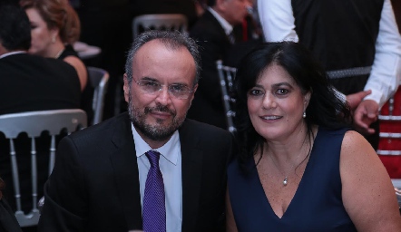 Daniel Medina y Lourdes Del Valle.