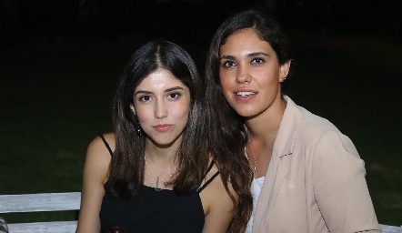  Paola Dávila y Arantza Herrera.