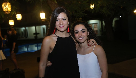 Ana Paula González y María Bravo.