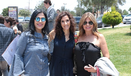  Laura Gómez, María Dolores Hernández y Claudia Hermosillo.