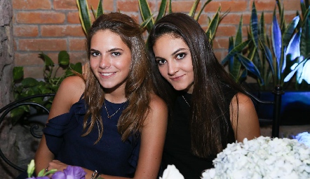  Alexia Cofiño y María Urías.