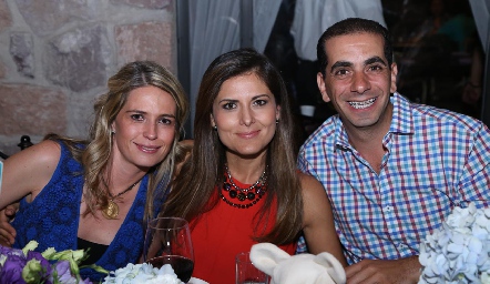  Daniela Cordero, Coco Canseco y Carlos Chevaile.