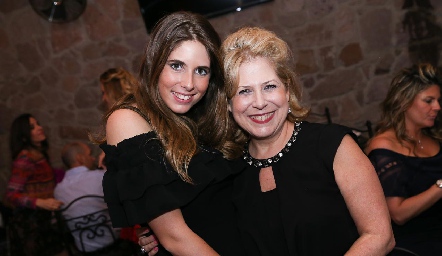  Isa Cofiño y Pilar Romero.