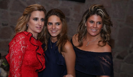  Cristina Ocejo, Alexia Cofiño y Karina Romero.