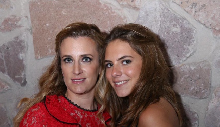  Cristina Ocejo y Alexia Cofiño.