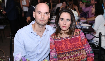  Alejandro González e Ifi Güemes.