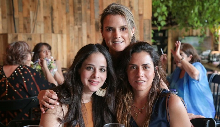  Adriana Ramón, Paola y Fer Celis.