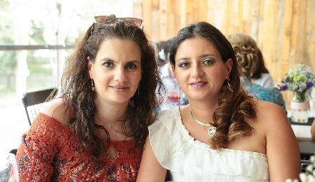  Alejandra y María Fernanda León Abud.