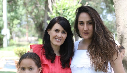  Inés, Malena Zardain y Lorena Ortiz.