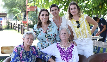  Raquel Bárcena, María José y María Clara Abaroa, Rosa María Bárcena y Gaby Artolózaga.