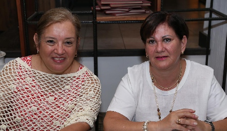  Rosy Portales y Claudia Gómez.