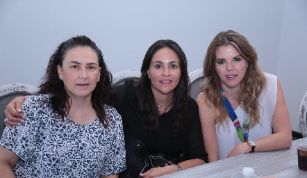Yolanda Morales, Raquel Jiménez y Paty Ponce.