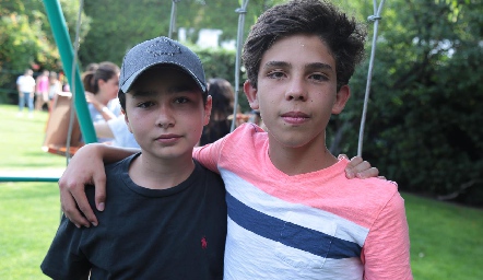  Pablo y Santiago.