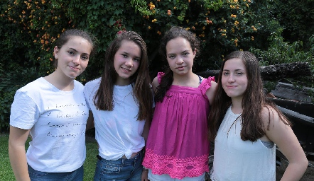  Daniela, Ale, Alejandra y Andrea.