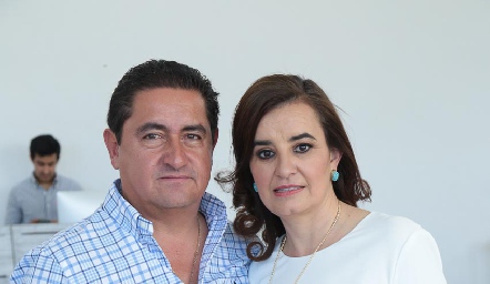  Mario del Valle y Leticia Pérez del Valle.