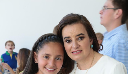  Valeria y Leticia Pérez de Del Valle.