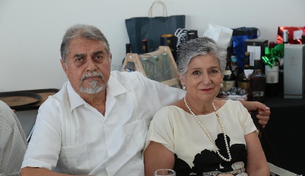  Fernando Espinosa Díaz de León y María Esther Martínez.