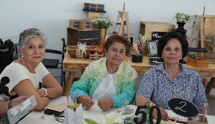  María Ester Martínez, María Del Carmen Espinosa de Pérez y Coco Espinosa.