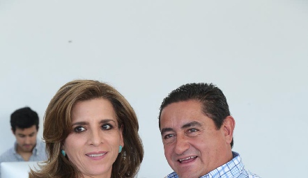  Ana Emelia Tobías y Mario del Valle.