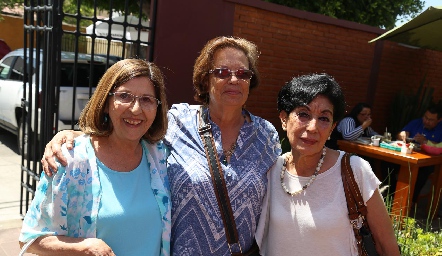  Alicia Jiménez, María Ynurrigarro y Lupita Jiménez.
