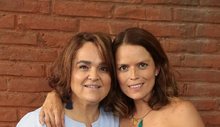  Elisa Robles Alvarado y Ana Alvarado.