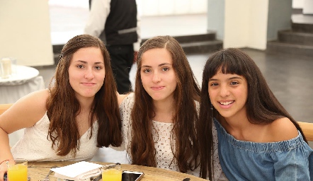  Andrea, Daniela y Luciana.
