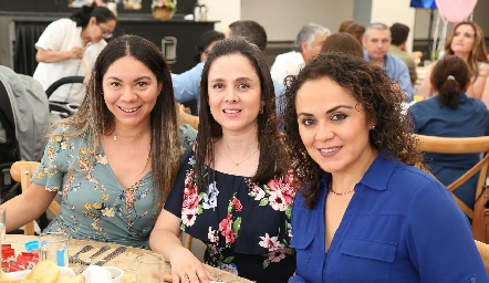  Vanessa García, Dayami y Mayela González .