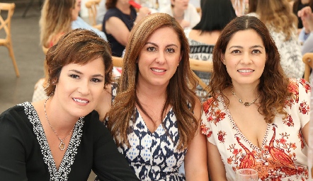 Paola de la Fuente, Claudia Viral y Margarita Cano.