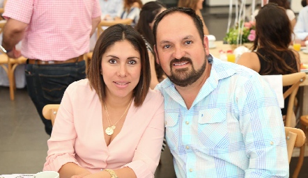 Jessi Mercado y Gil Campos.