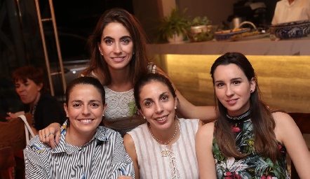  Cristina Andere, Lorena Andrés, Daniela y Marcela Santisteban.